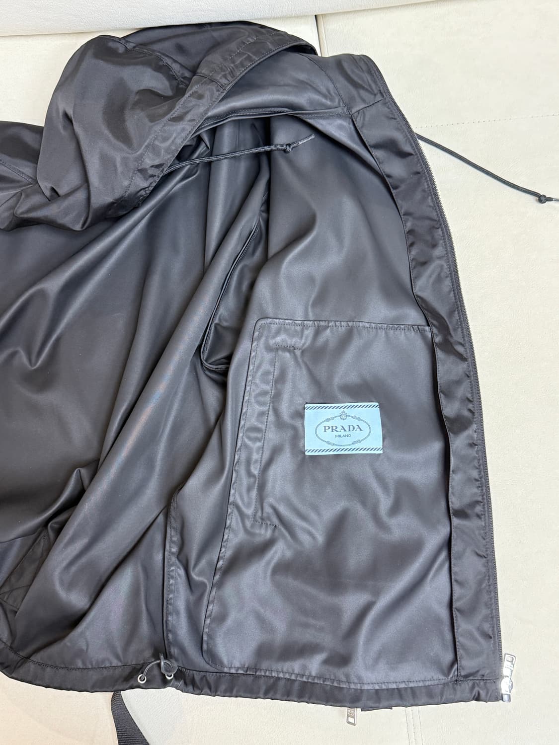 정품) 프라다 벨트백 레이어드 나일론 집업 자켓 상품이미지7