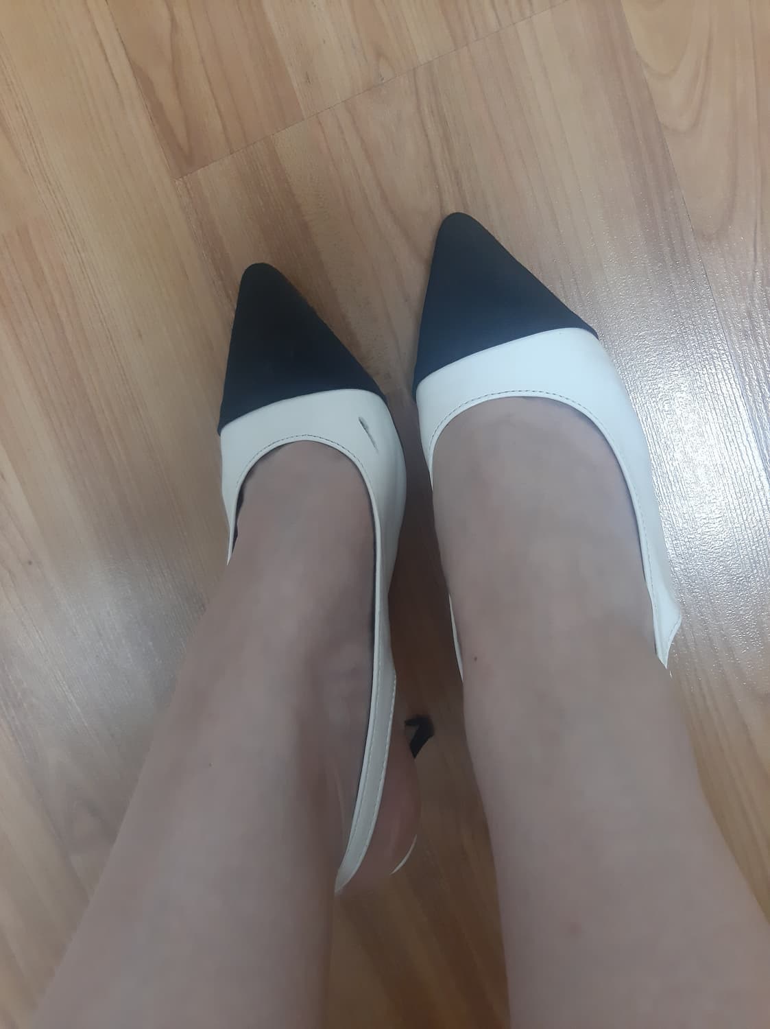 투톤 배색 뾰족코 슬링백 샌들 구두 화이트 블랙 스틸레토 상품이미지2