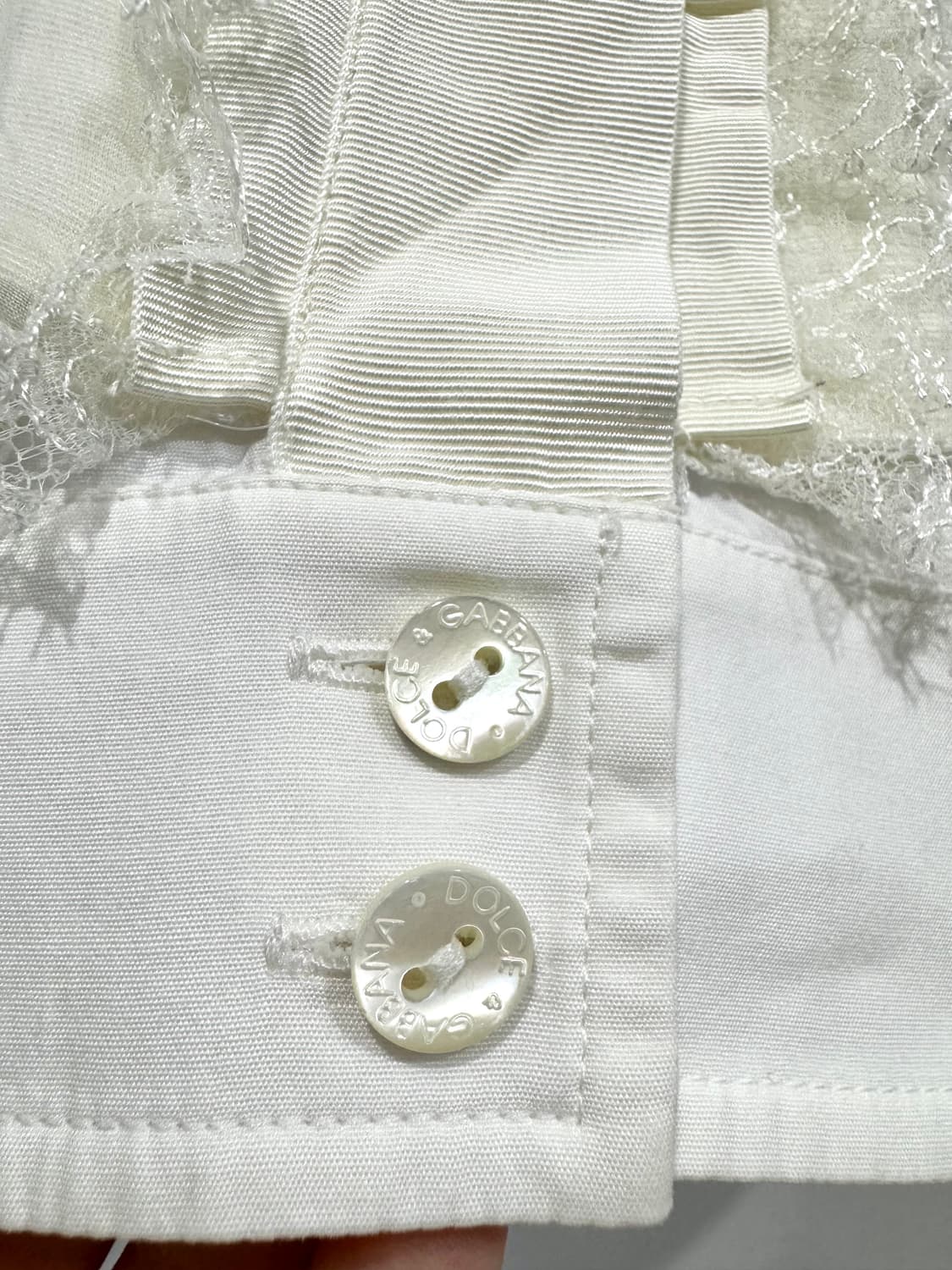 돌체앤가바나 프릴 블라우스 화이트 40 정품 상품이미지4