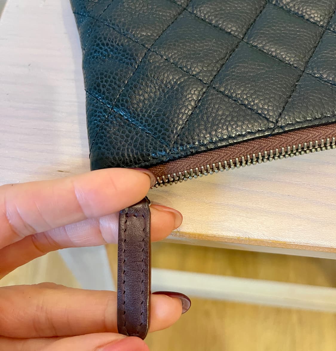 샤넬 Chanel 캐비어 퀼팅 클러치 라지사이즈(블랙/은장) 19번대 상품이미지6