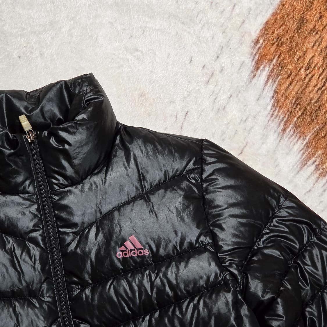 아디다스 핑크 로고 블랙 구스다운 경량 패딩 상품이미지2