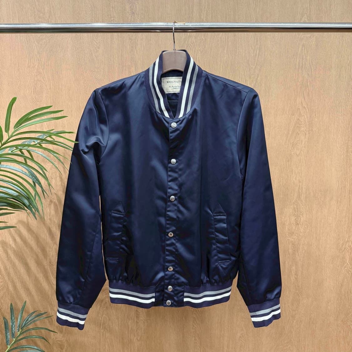 메종키츠네 바시티 스타디움 자켓 백로고 자수 디테일 네이비 상품이미지1