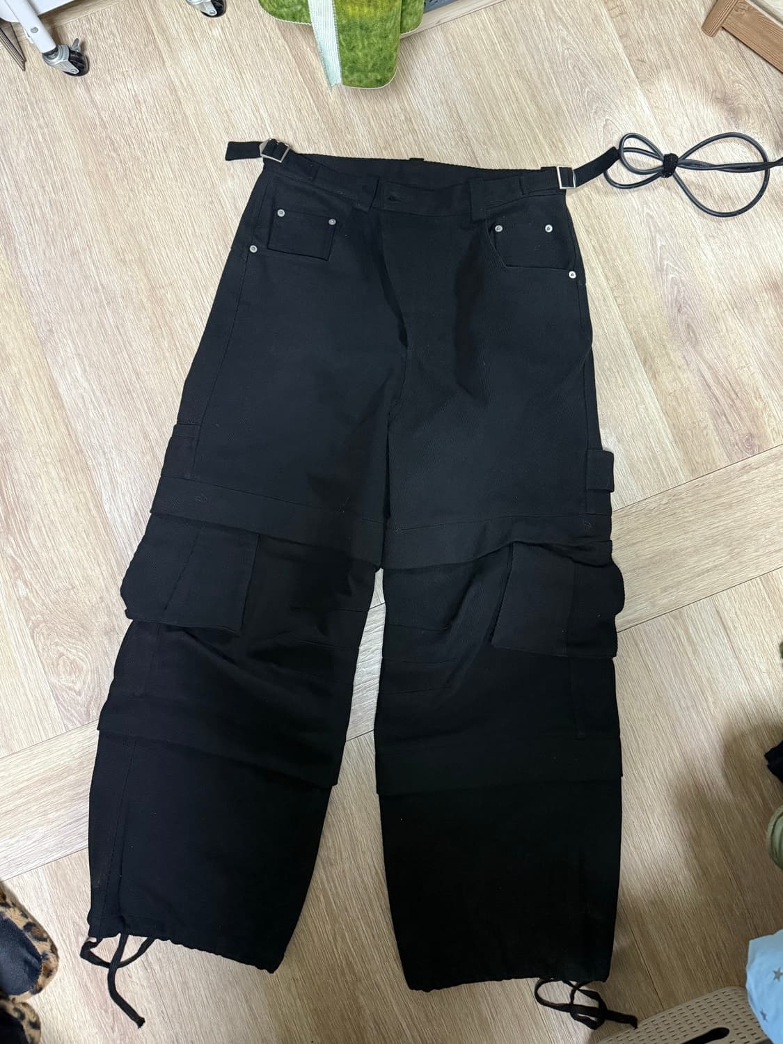 카미엔 타이탄 배기팬츠 블랙 1사이즈 2회착 정가양도 상품이미지3