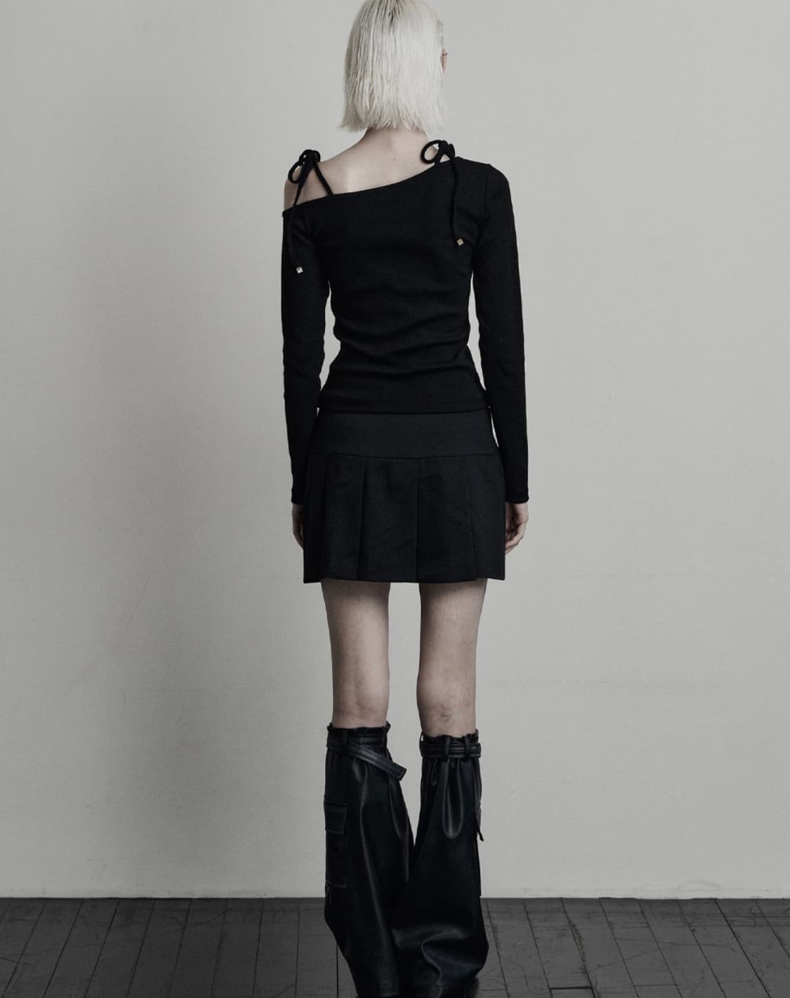 므넴 자체제작 원숄더 스트랩 탑 상품이미지3