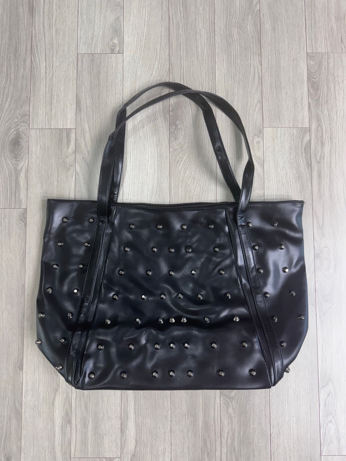 빈티지 레더 스터드 숄더백 블랙 상품이미지1