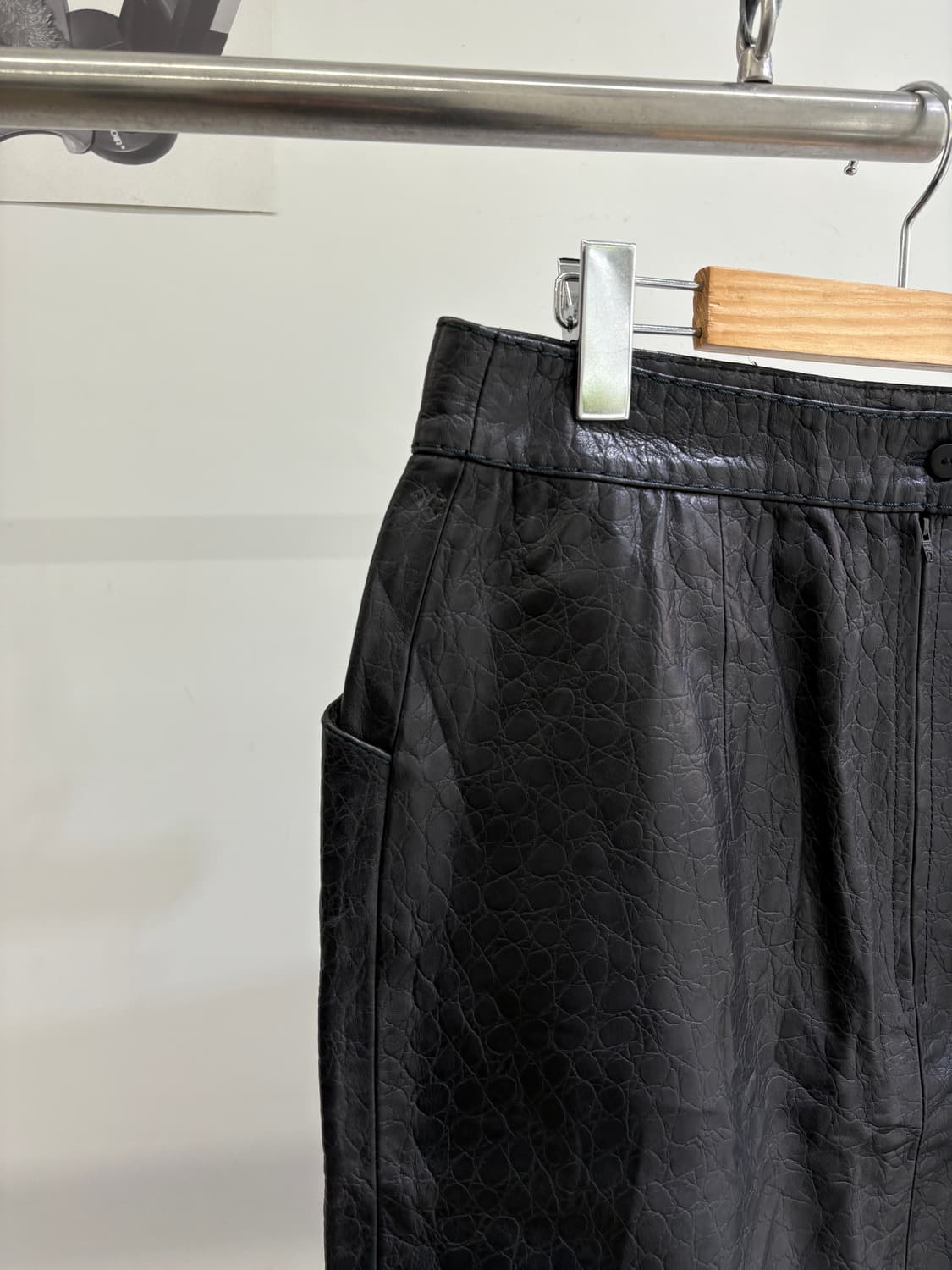 VINTAGE (Made in France) 레더스커트 상품이미지3