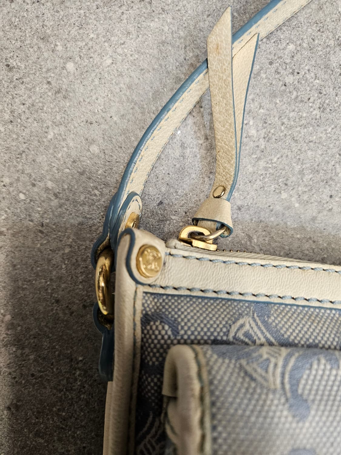 CELINE 셀린느 마카담 트리옹프 캔버스 및 가죽 숄 더백 상품이미지4