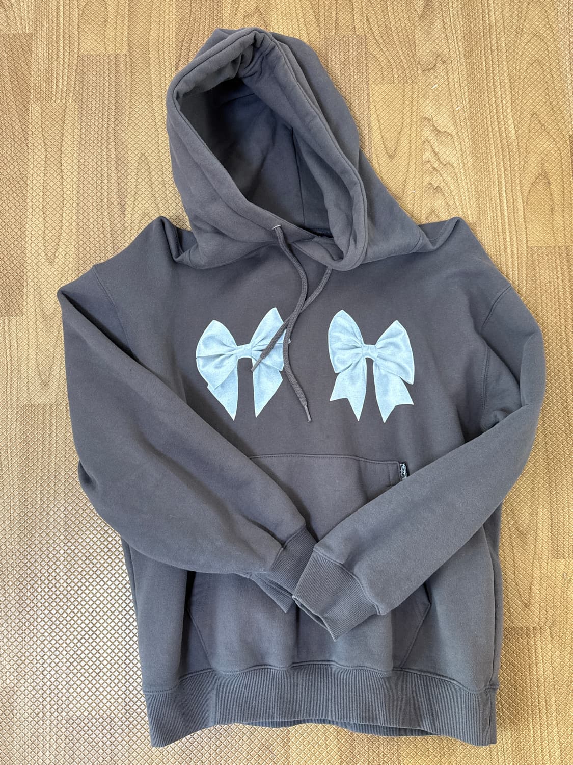 스컬프터 Bow Bow Hoodie Charcoal 판매합니다. 상품이미지1