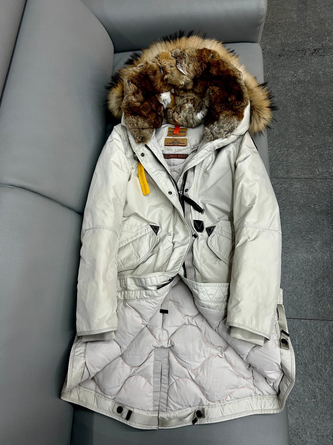 파라점퍼스 여성 라쿤퍼후드 롱다운패딩(M) 상품이미지2