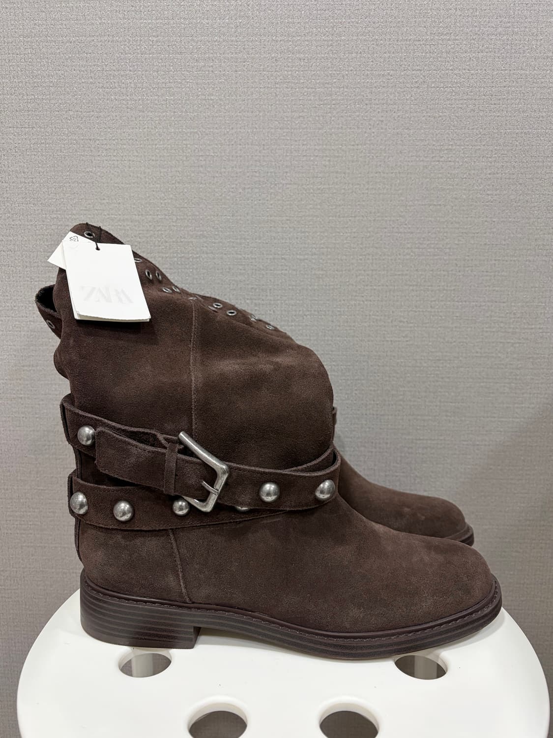 (새상품)자라 스웨이드 스터드 앵클부츠 245(38) 상품이미지6