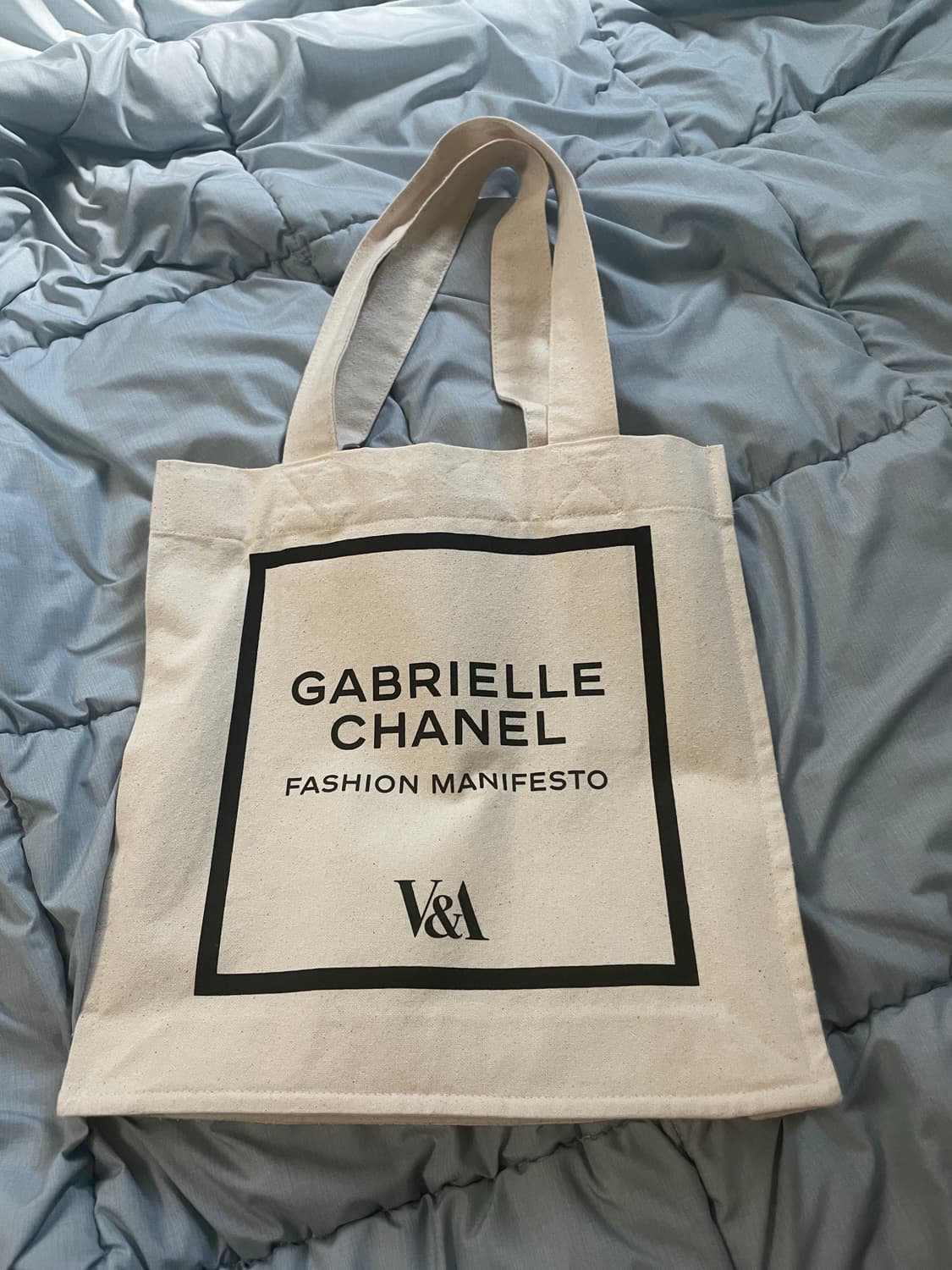 V&A 뮤지엄 가브리엘 샤넬 에코백  상품이미지1