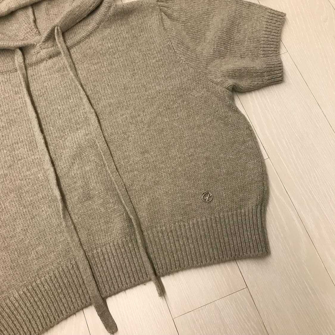 페인오어플레져 AMY HOODIE KNIT 베이지 상품이미지4