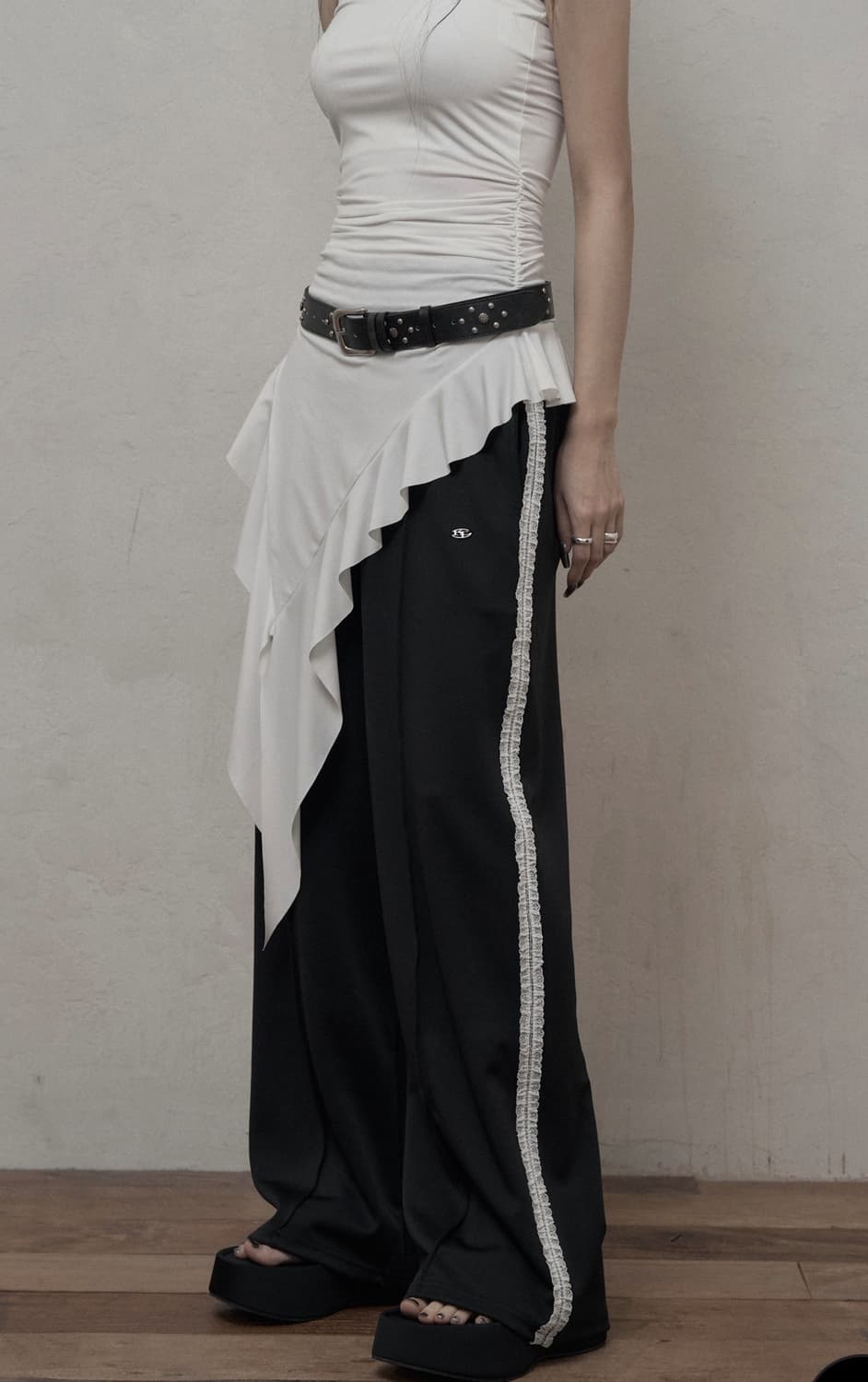 카키포인트 레이스 트랙 팬츠 블랙 상품이미지1