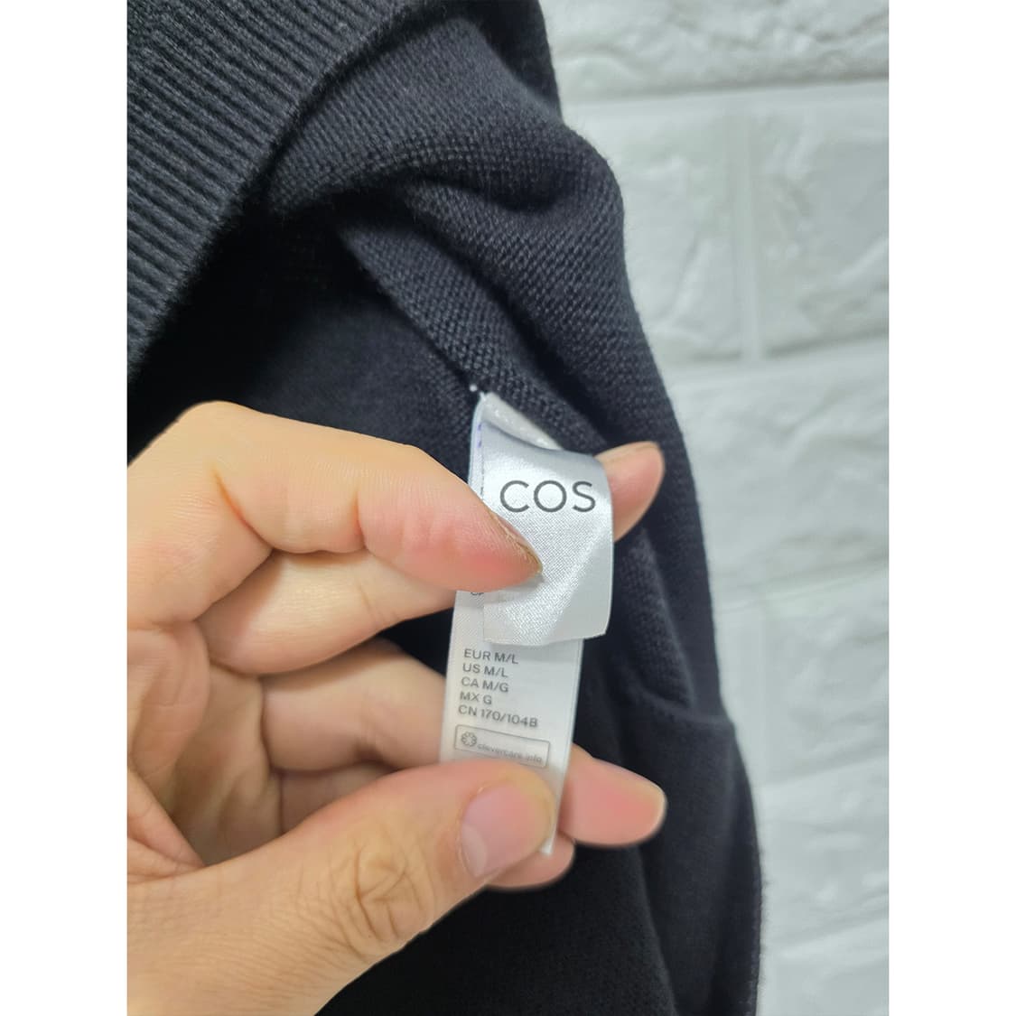 택포) 코스 COS 블랙 크롭 후드티 L 상품이미지3