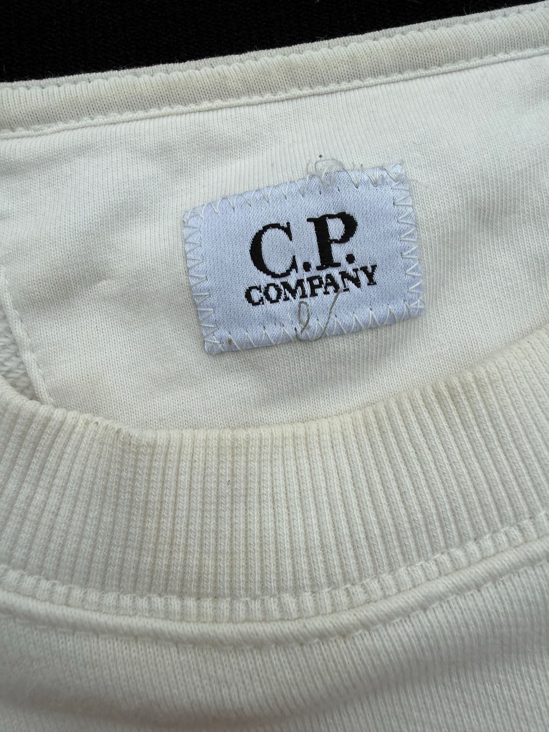 C.P. Company 씨피컴퍼니 렌즈 맨투맨 상품이미지3