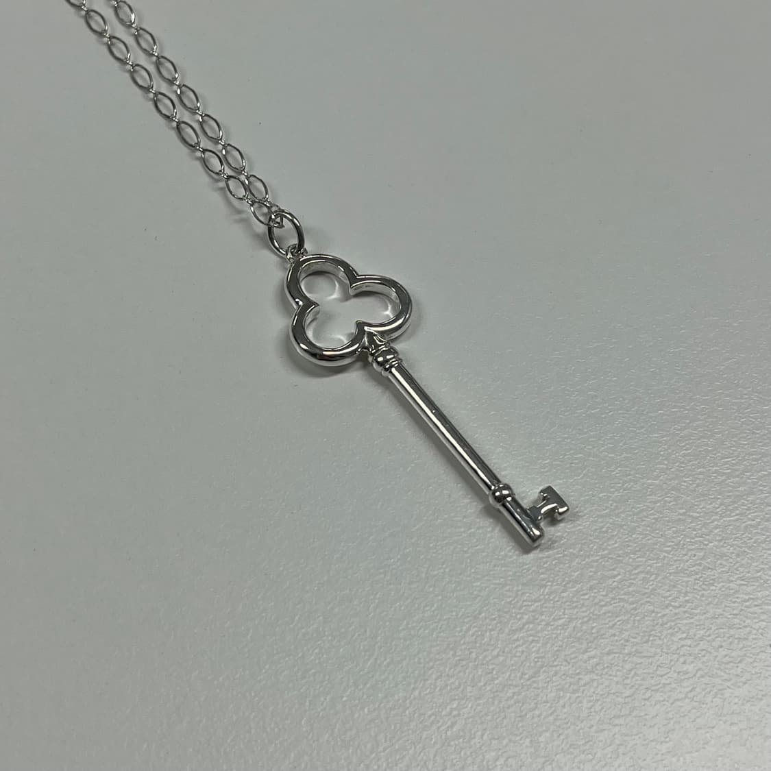 티파니앤코 클로버 태그 키 목걸이 상품이미지2