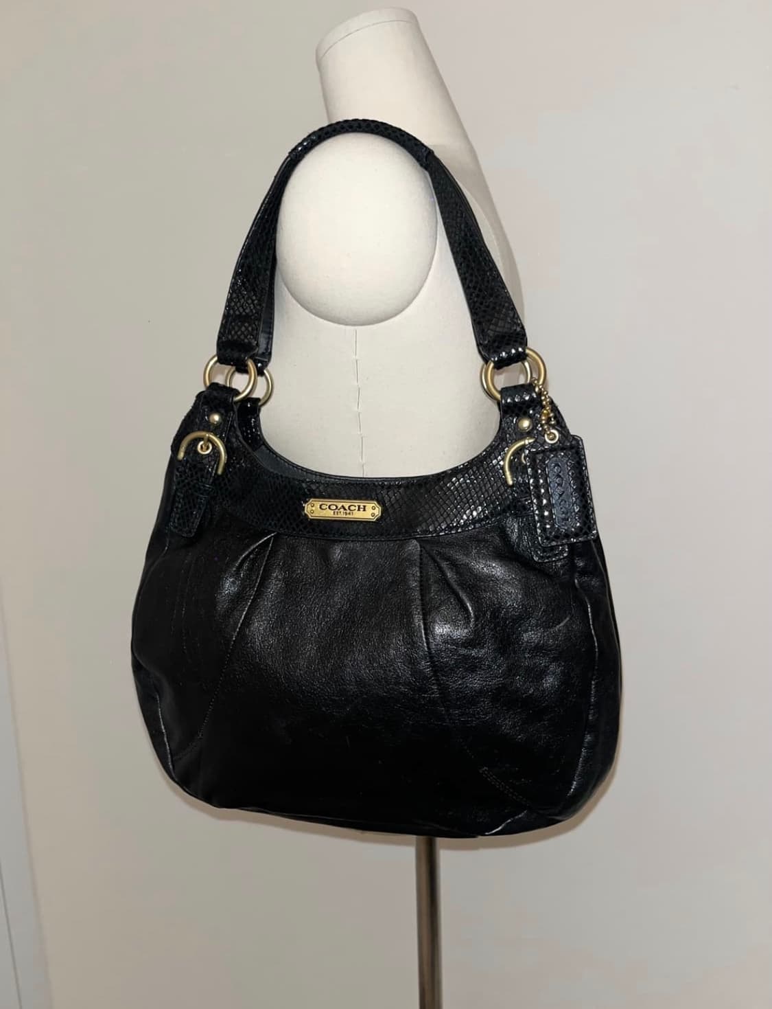 Coach all black spangle shoulder bag 상품이미지2