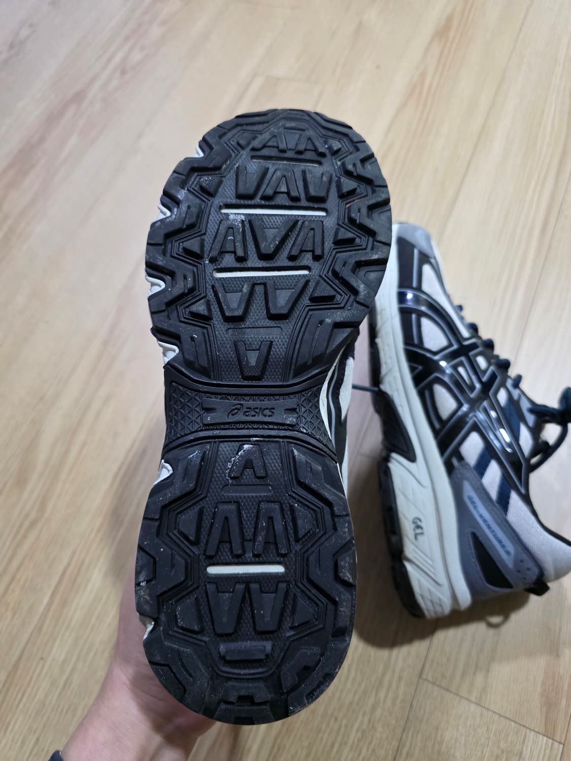 아식스 젤 벤쳐 6 화이트 블랙 색상 등산화 270 상품이미지7