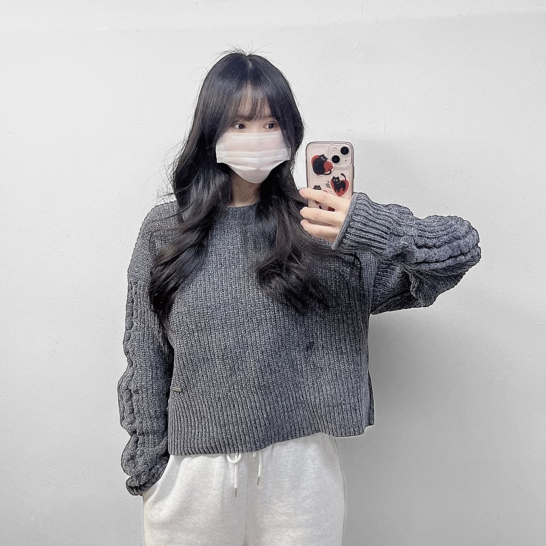 인사일런스 벨로아 얀 크루넥 니트 차콜 상품이미지1