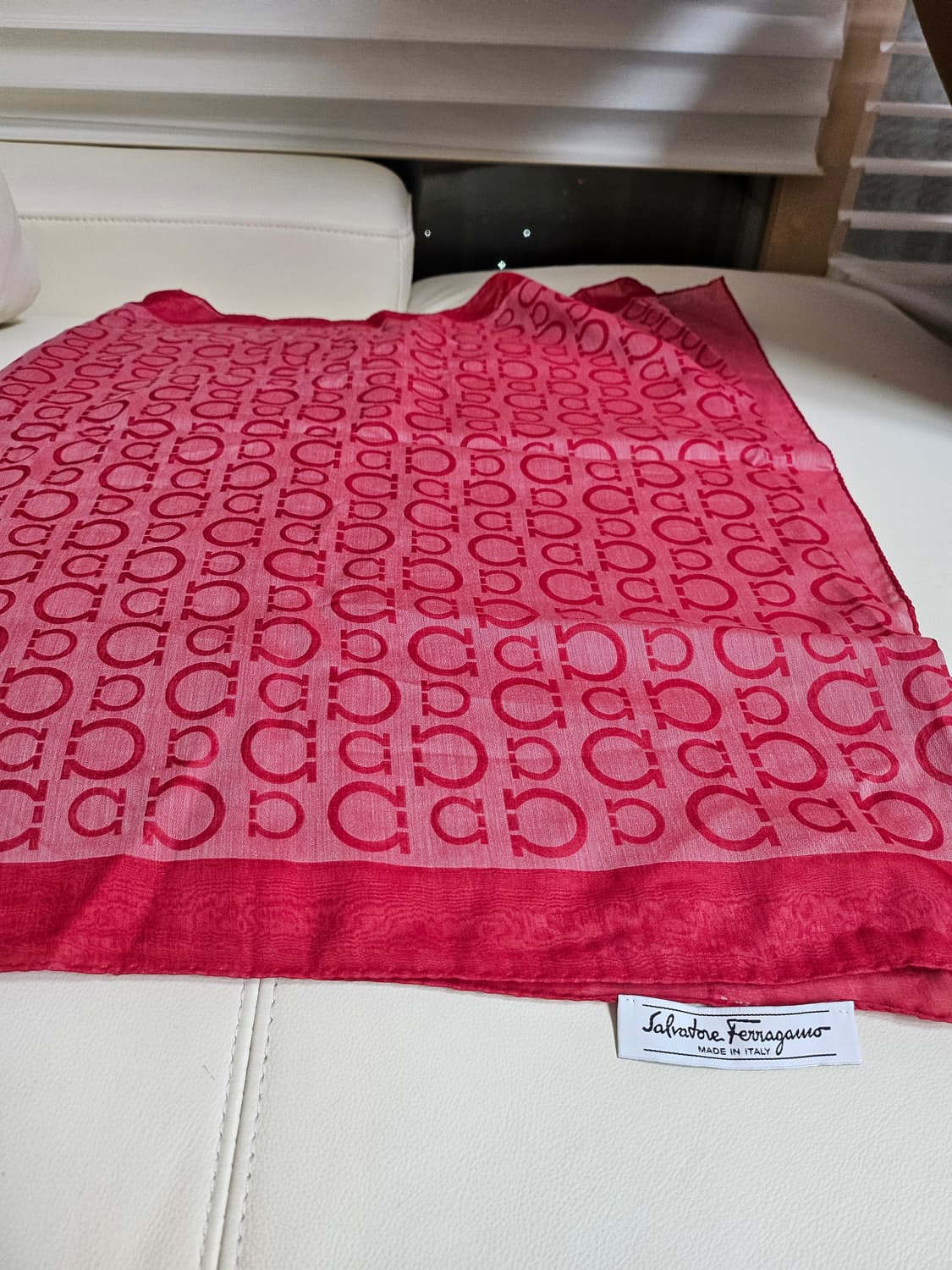 페라가모 정품 숄 스카프 상품이미지2