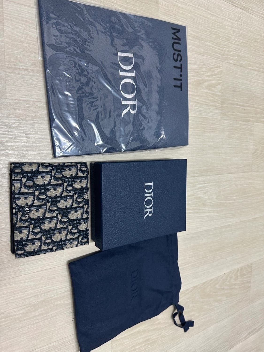 디올오블리크 반지갑 새상품급 상품이미지1