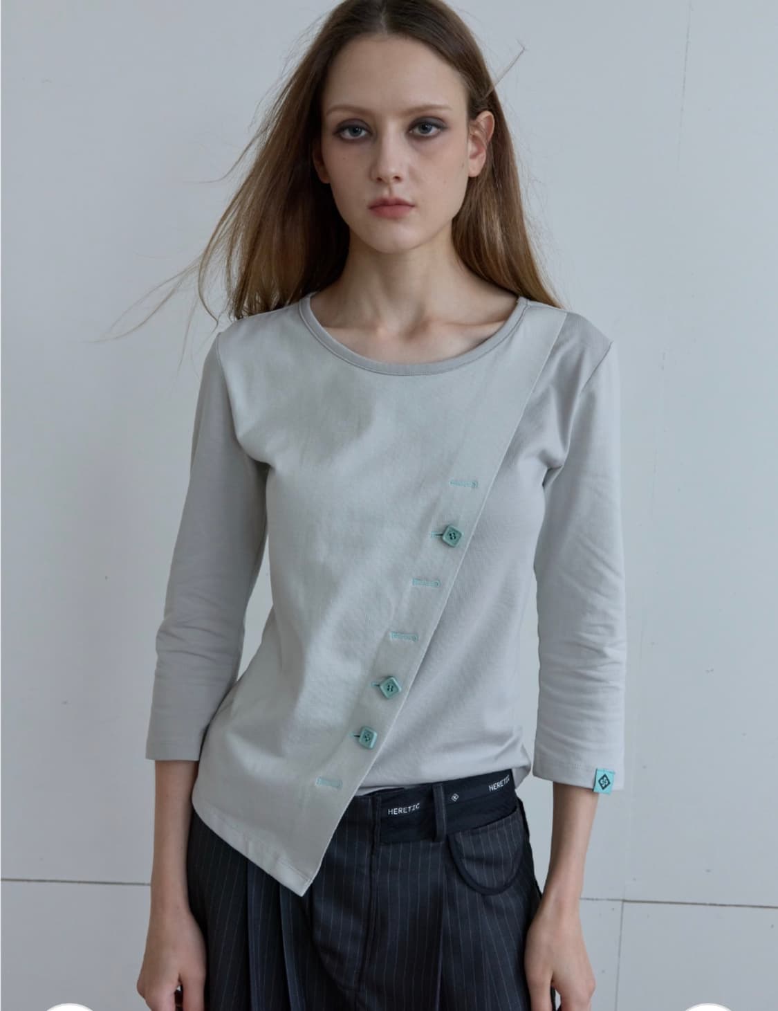 헤레틱 버튼크로스티셔츠 긴팔 그레이 상품이미지1