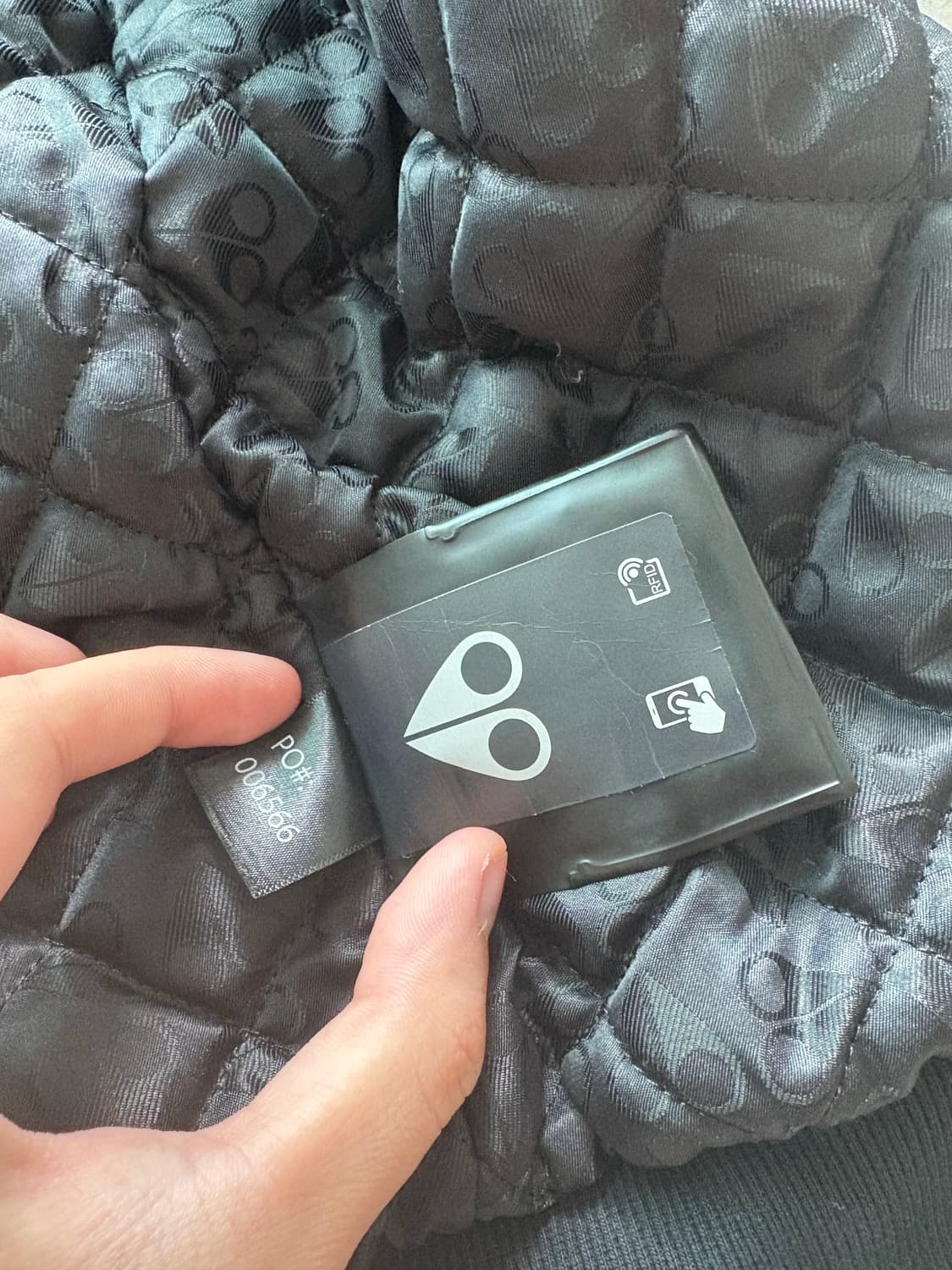 무스너클 버니스웨터 판매합니다 상품이미지5