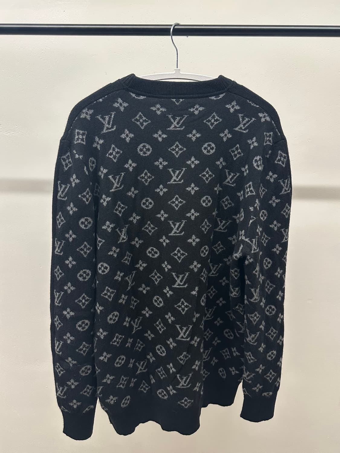 A / M 루이비통 하프앤하프 캐시미어 크루넥 니트 블랙 화이트 상품이미지1