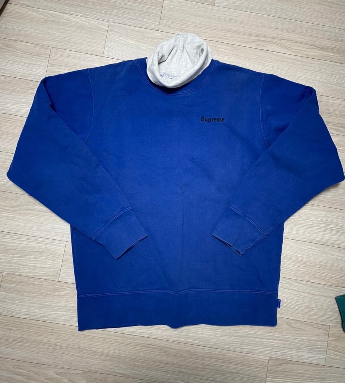 슈프림 맨투맨 판매합니다! 상품이미지1