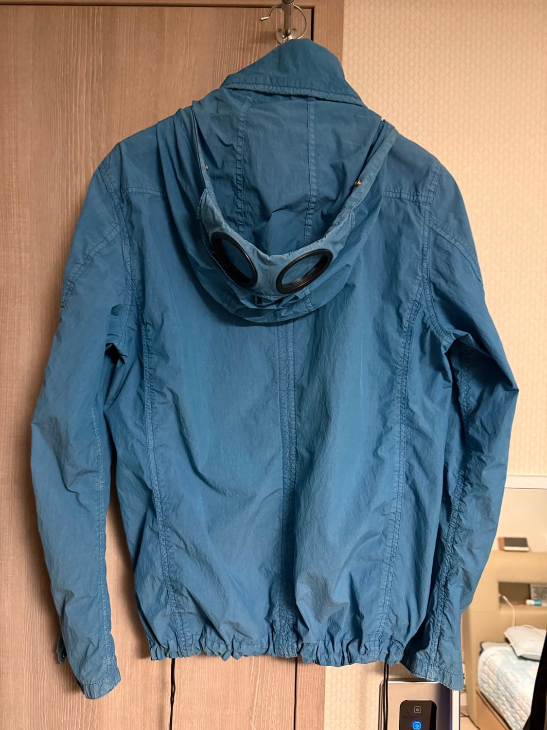 Cp 컴퍼니 고글 바람막이 블루 105 사이즈 팝니다 상품이미지2