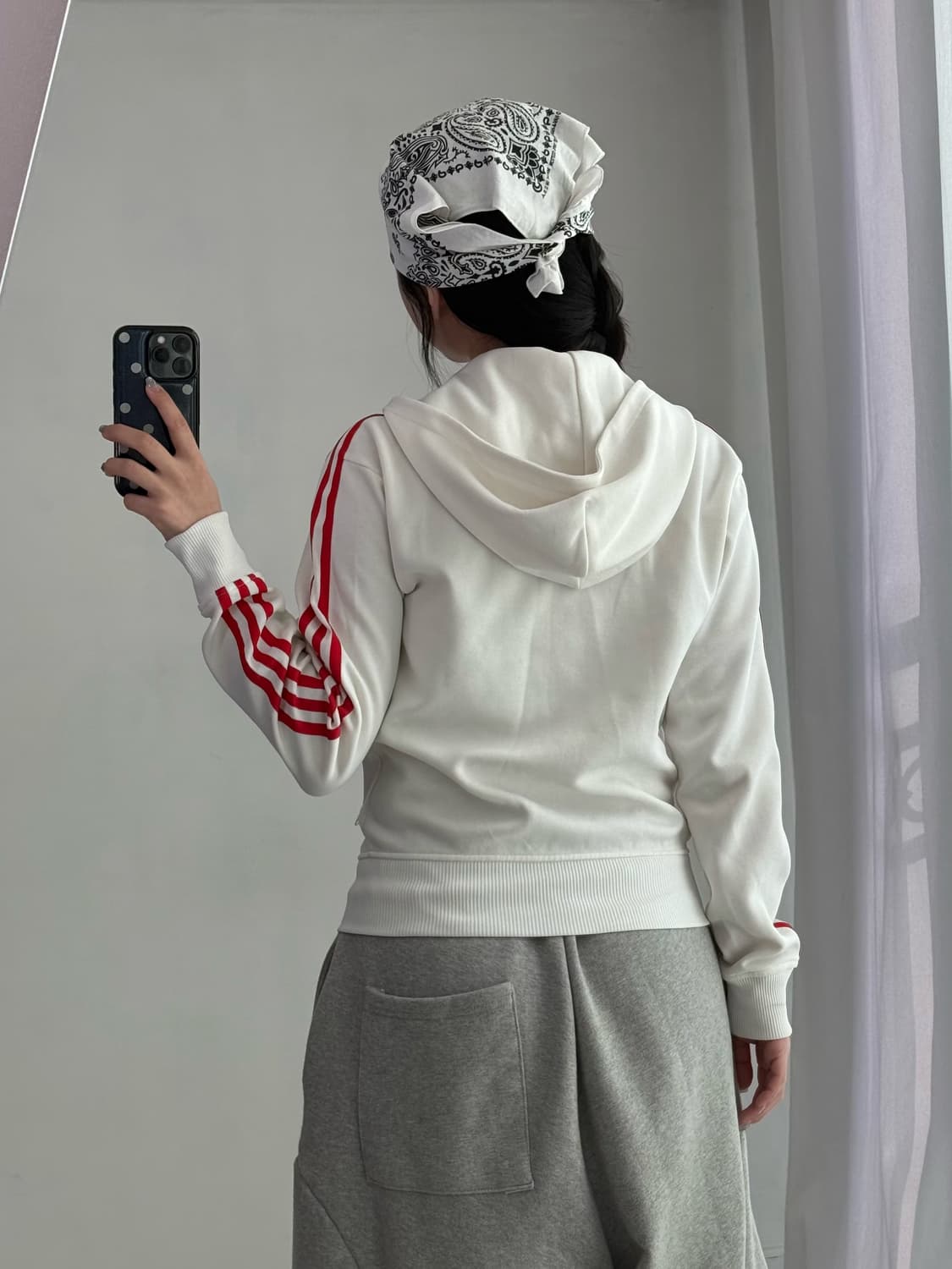 아디다스 화이트 레드 후드져지 상품이미지5