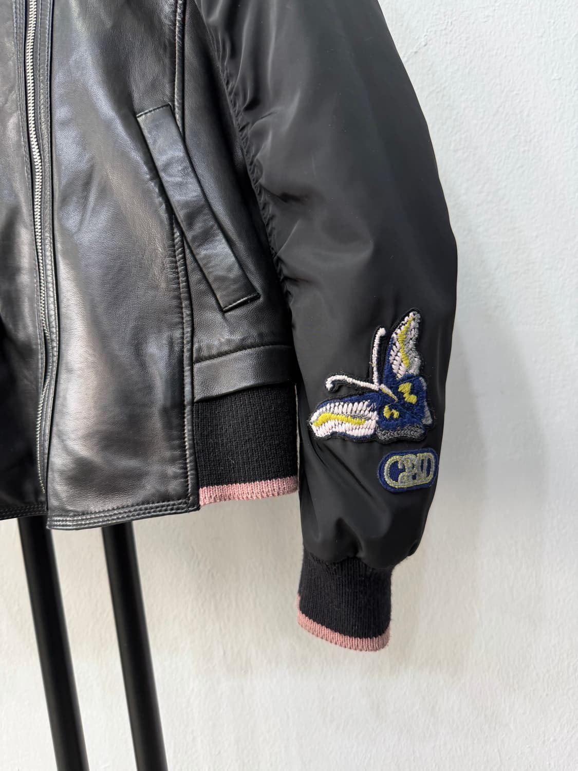 정품) O2ND 오즈세컨 한섬 천연가죽 배색 항공 봄버 자켓 55 상품이미지4