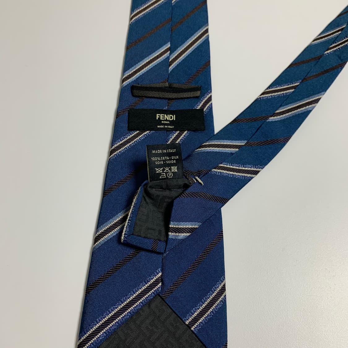 펜디(FENDI) 신형 스트라이프 모노그램 명품넥타이 A등급 이염존재 상품이미지7