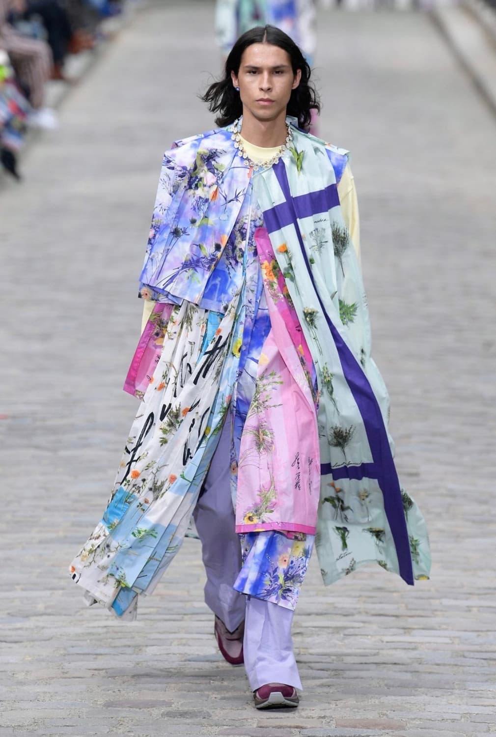 [6] 루이비통 20SS 메인컬렉션 블루 네임택 스니커즈 버건디 상품이미지1