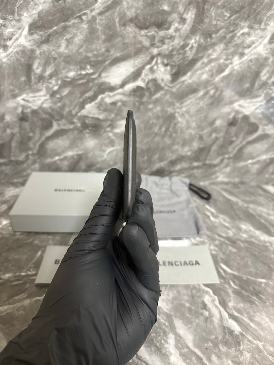 [새상품] 발렌시아가 그레인드 카프스킨 캐쉬 마그네틱 맥세이프 카드지갑 상품이미지6