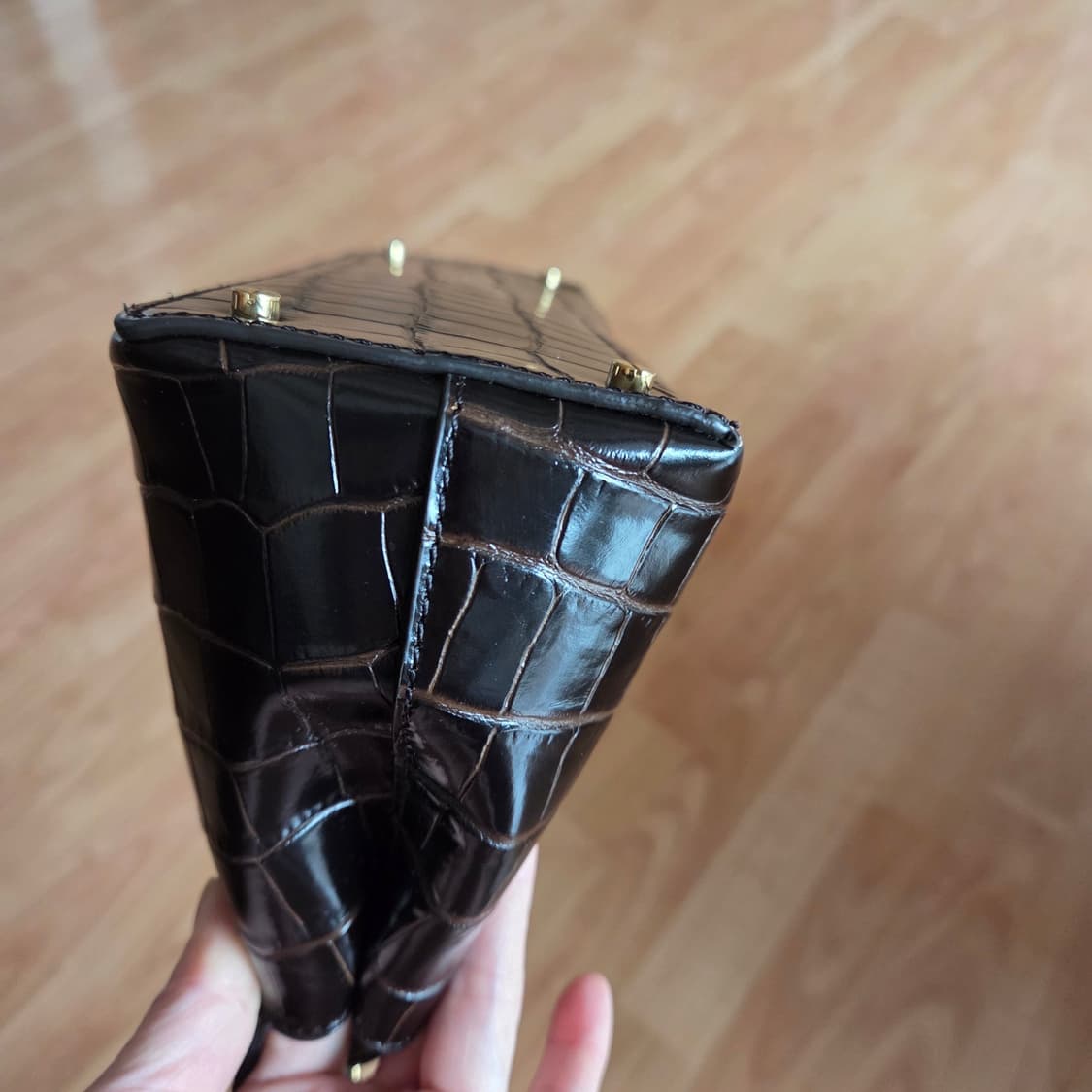 토템(TOTEME) 티락 클러치 다크브라운 상품이미지6