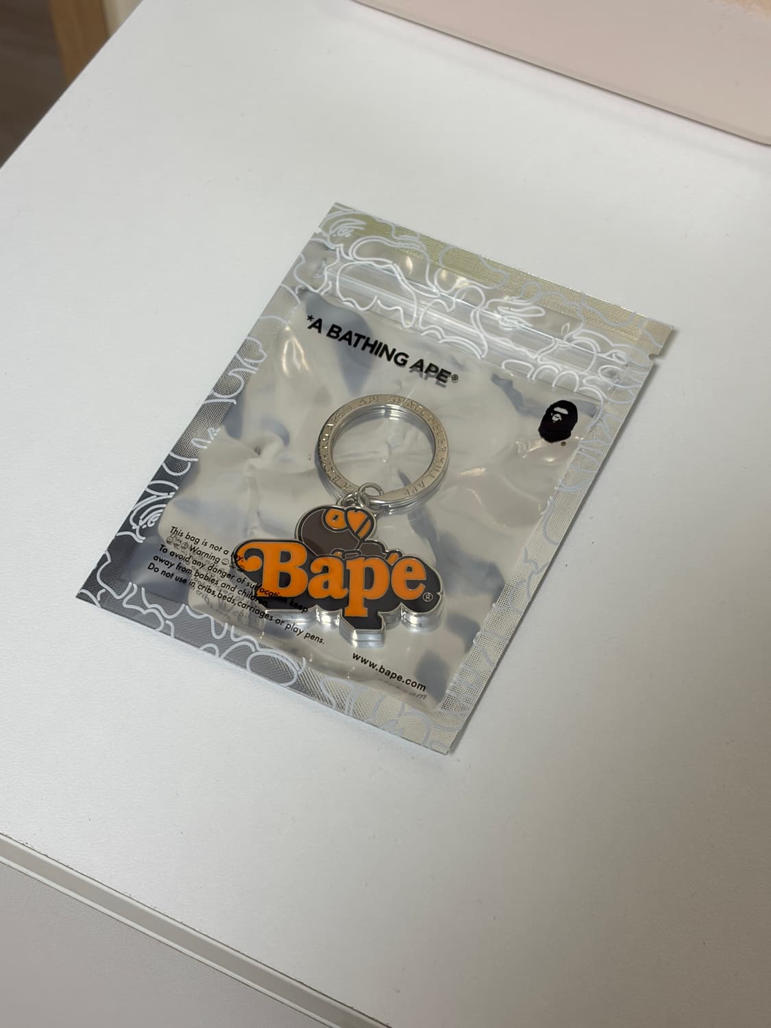 새상품 정품 베이프 마일로 온 베이프 메탈 키체인 멀티 상품이미지2