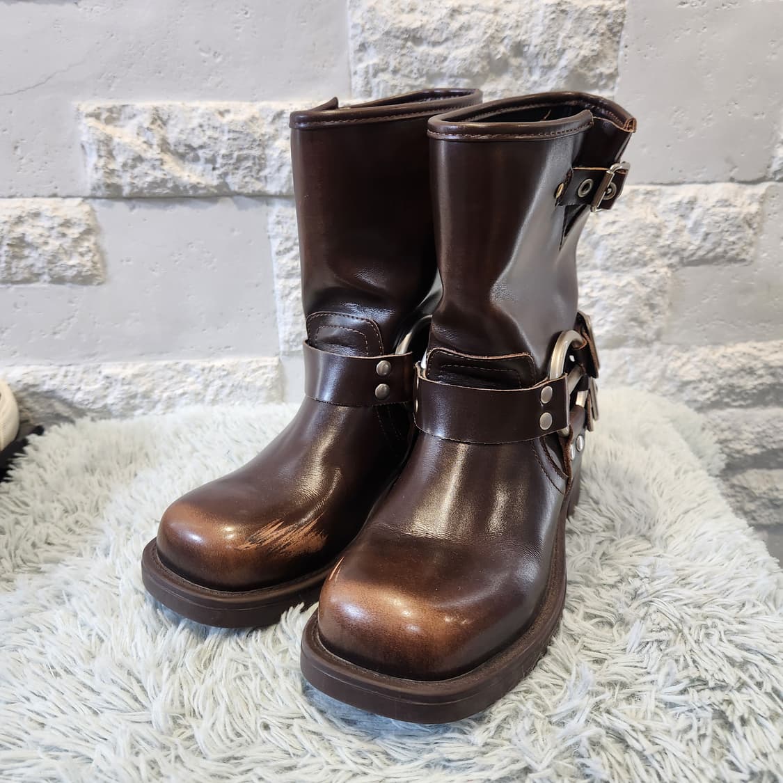 브라운 하네스 미들부츠 / 빈티지 무드 / 버클 디테일
235 상품이미지1