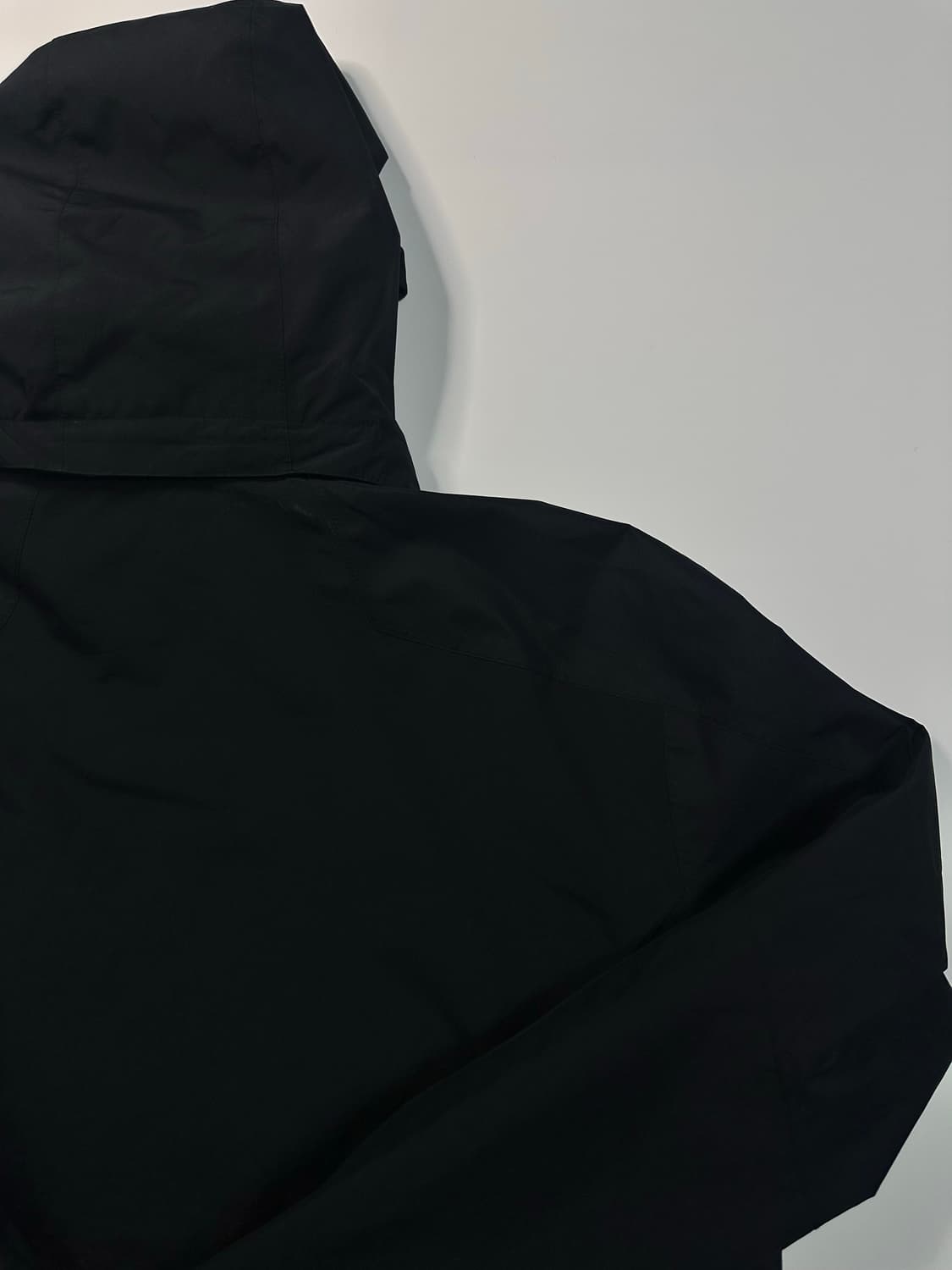 살로몬 구형로고 블랙 바람막이 자켓 상품이미지7