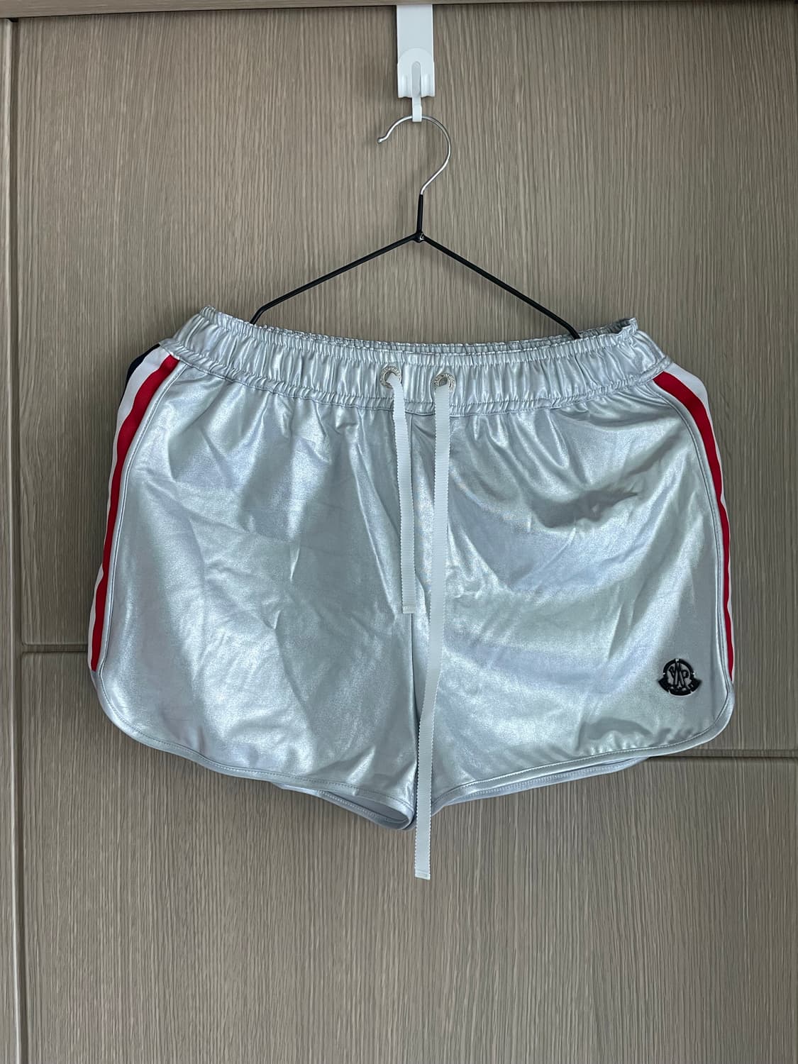 Moncler y2k 실버 숏팬츠 상품이미지1