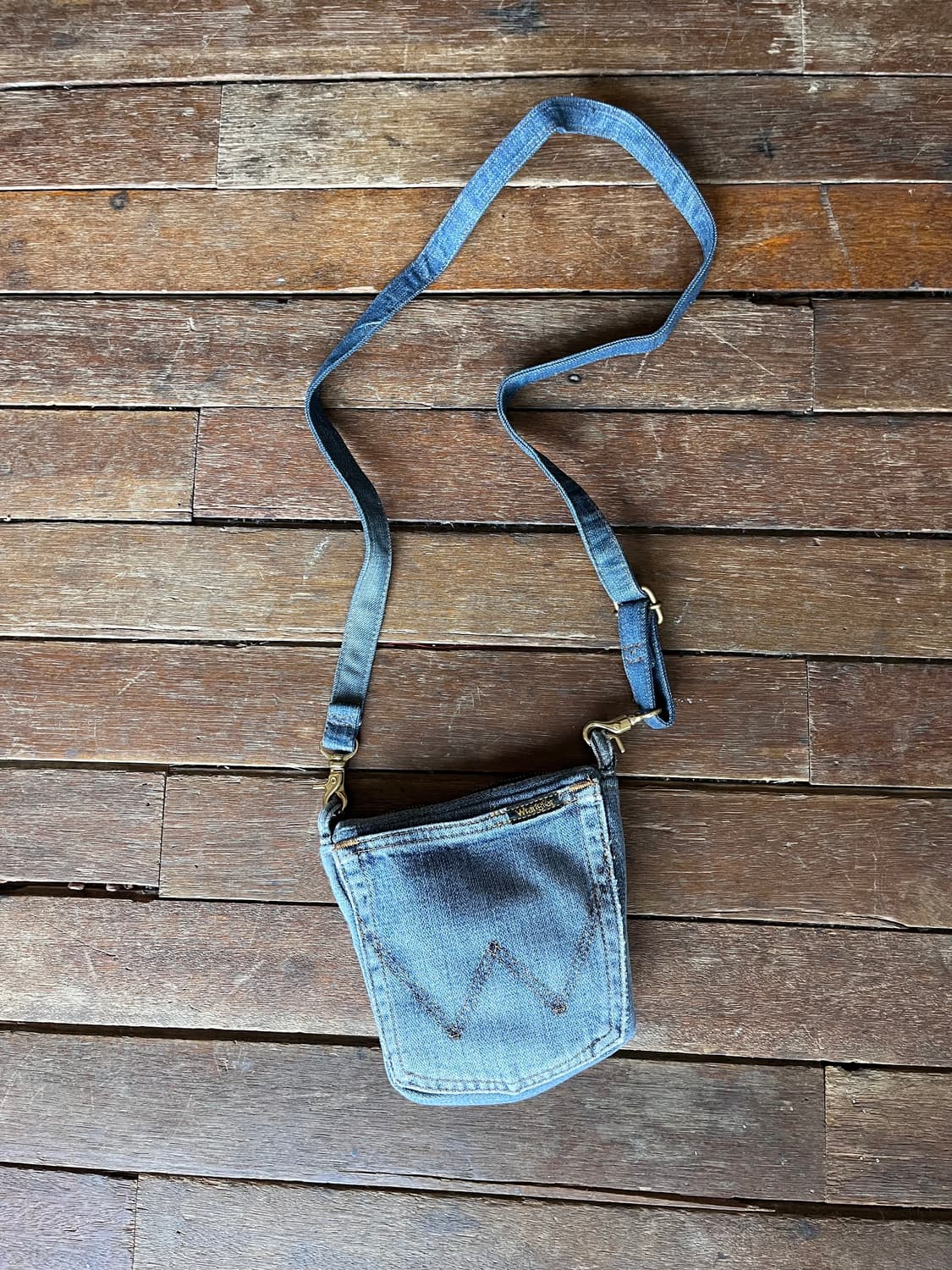 렝글러 크로스백 업사이클링 상품이미지1