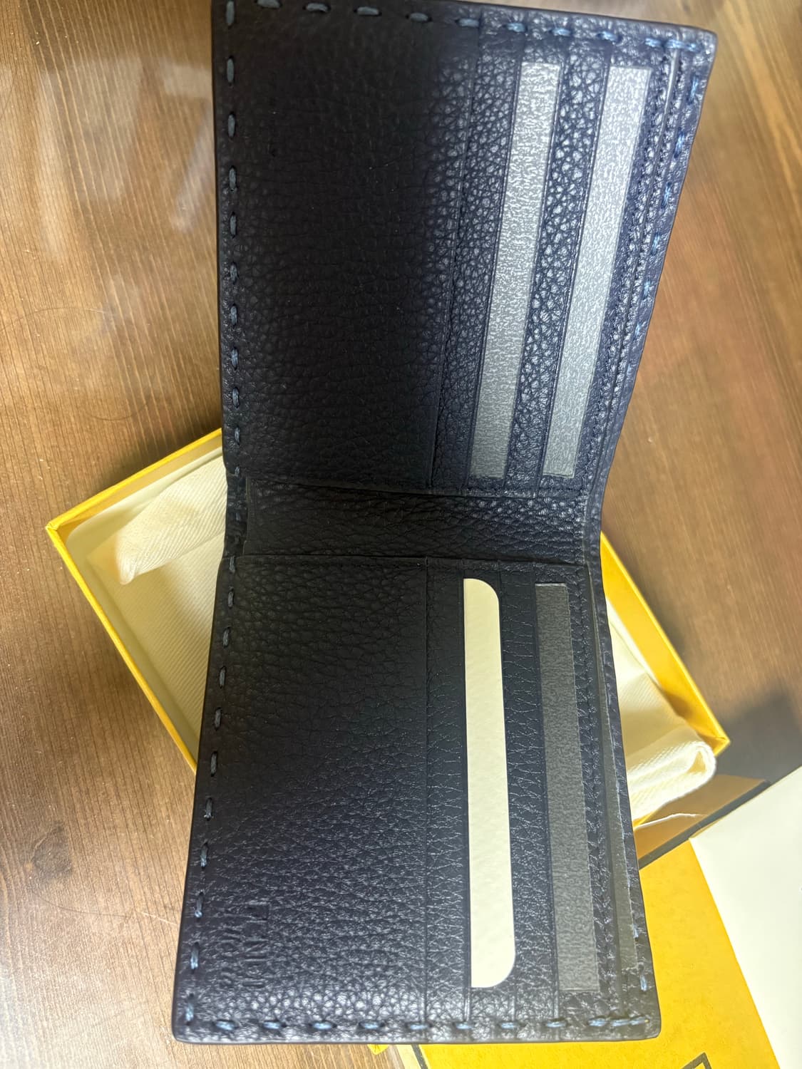 펜디 셀러리아 반지갑 상품이미지3