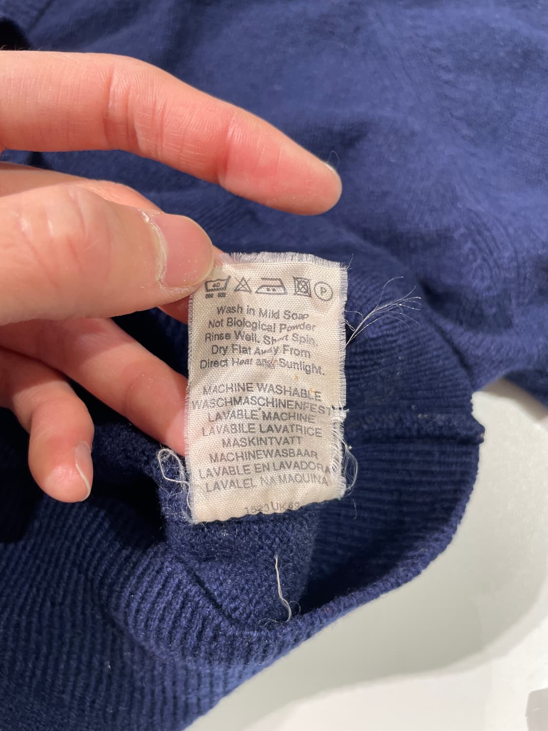 버버리 네이비 기마로고 V넥 울 니트 상품이미지9