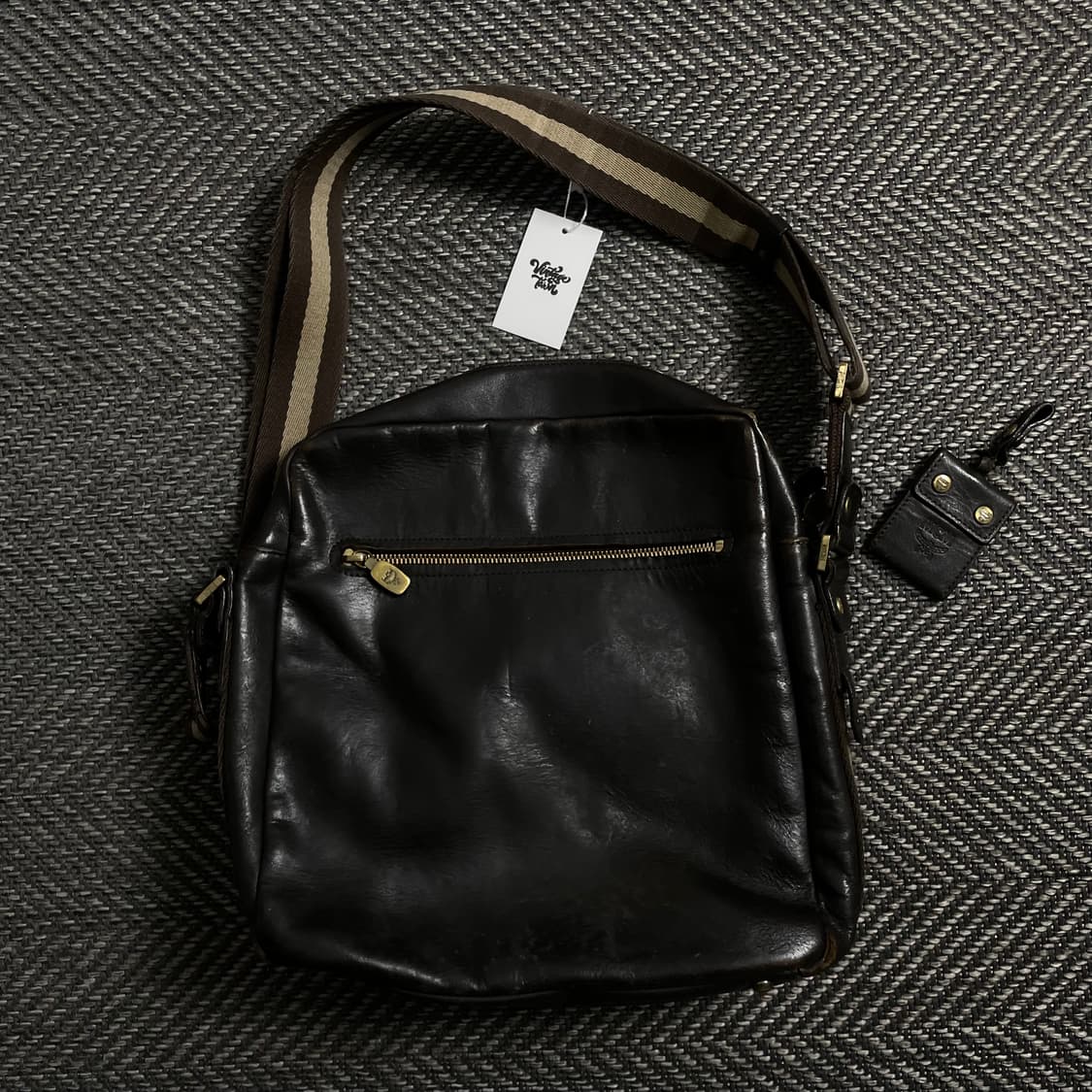 MCM 빈티지 레더 크로스백 y 4238 상품이미지2