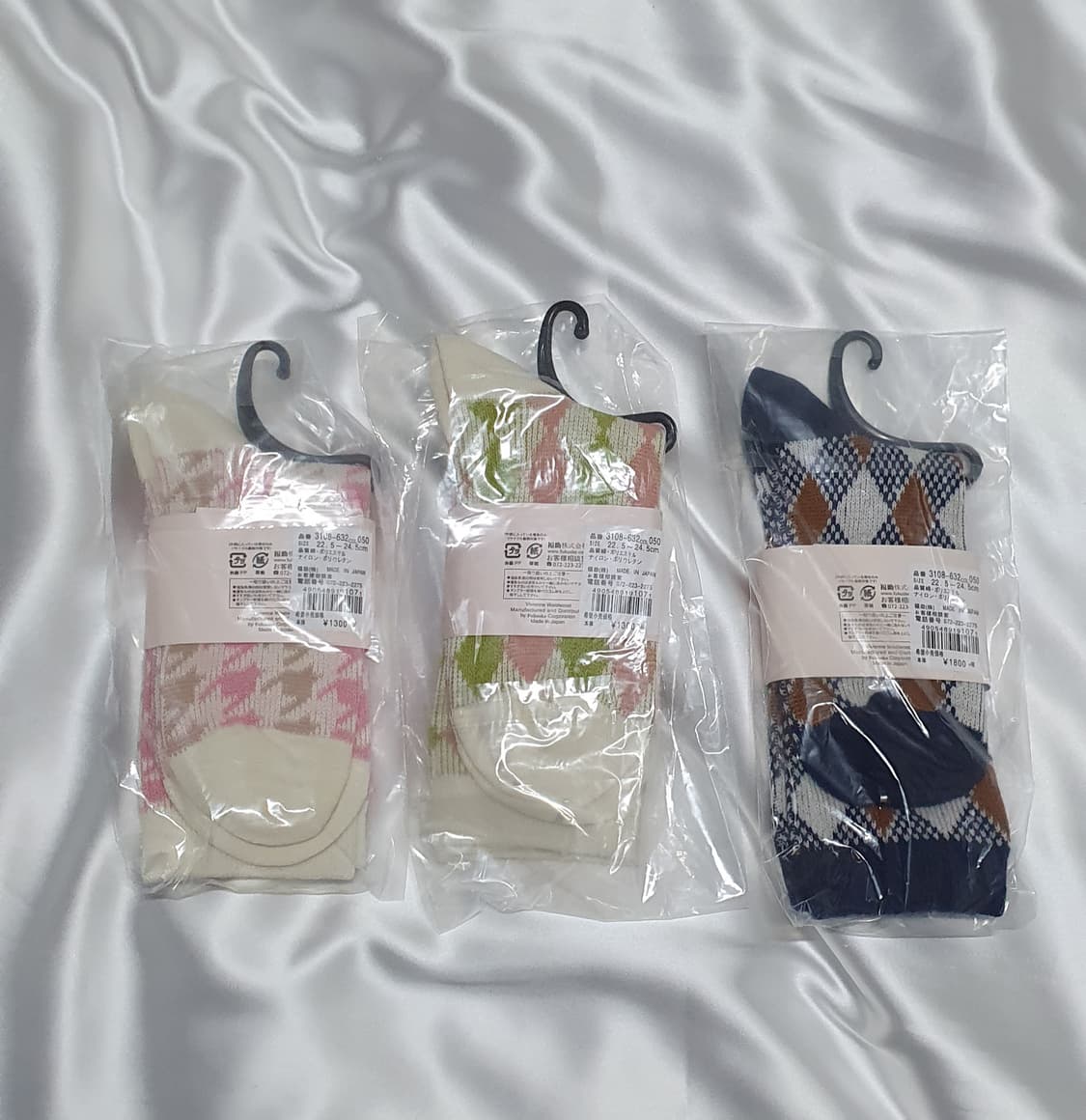 네이비 크림베이지 핑크 브라운 올리브 체크 도형 비비안웨스트우드  양말  상품이미지2