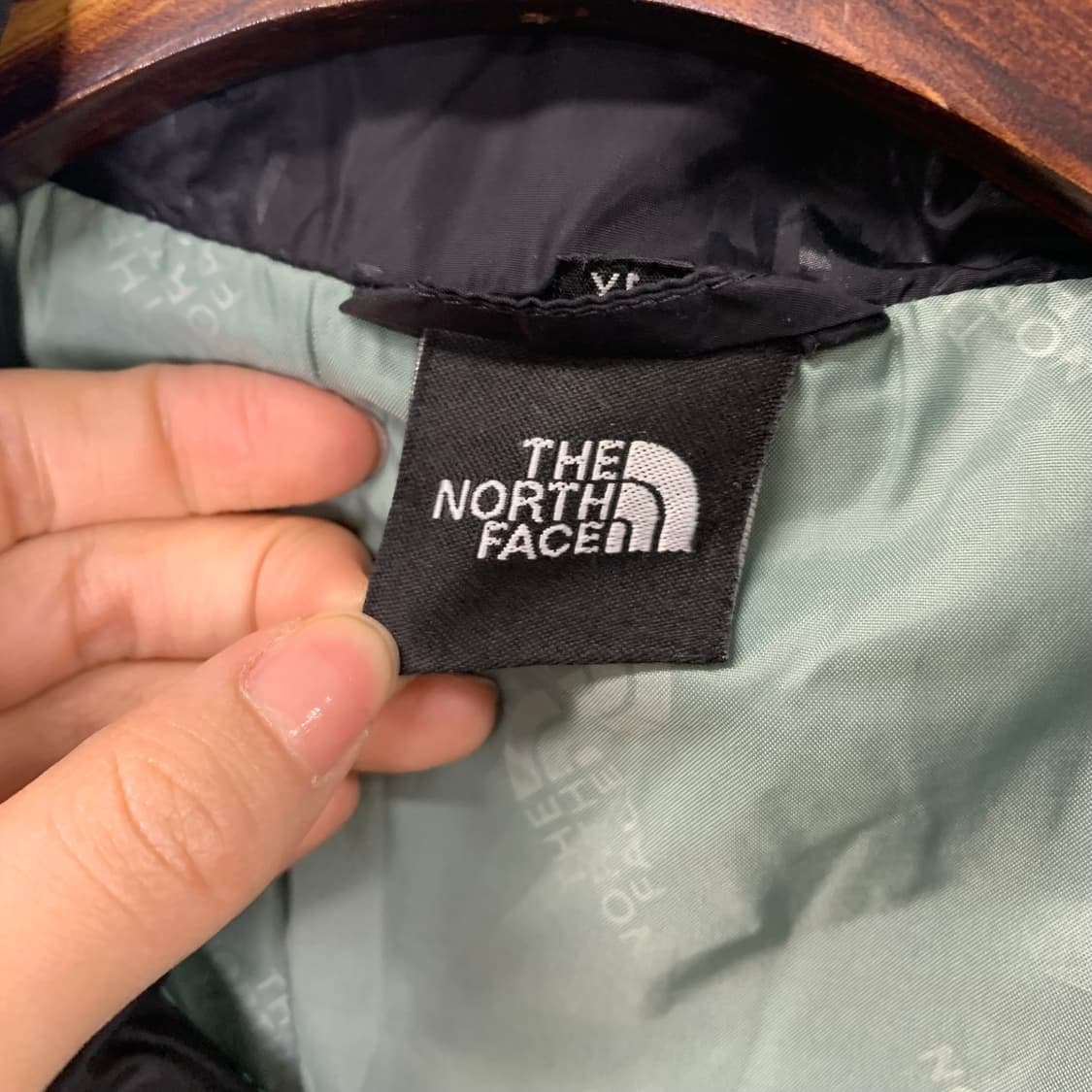 노스페이스 자수로고 윈드 경량 패딩 상품이미지7