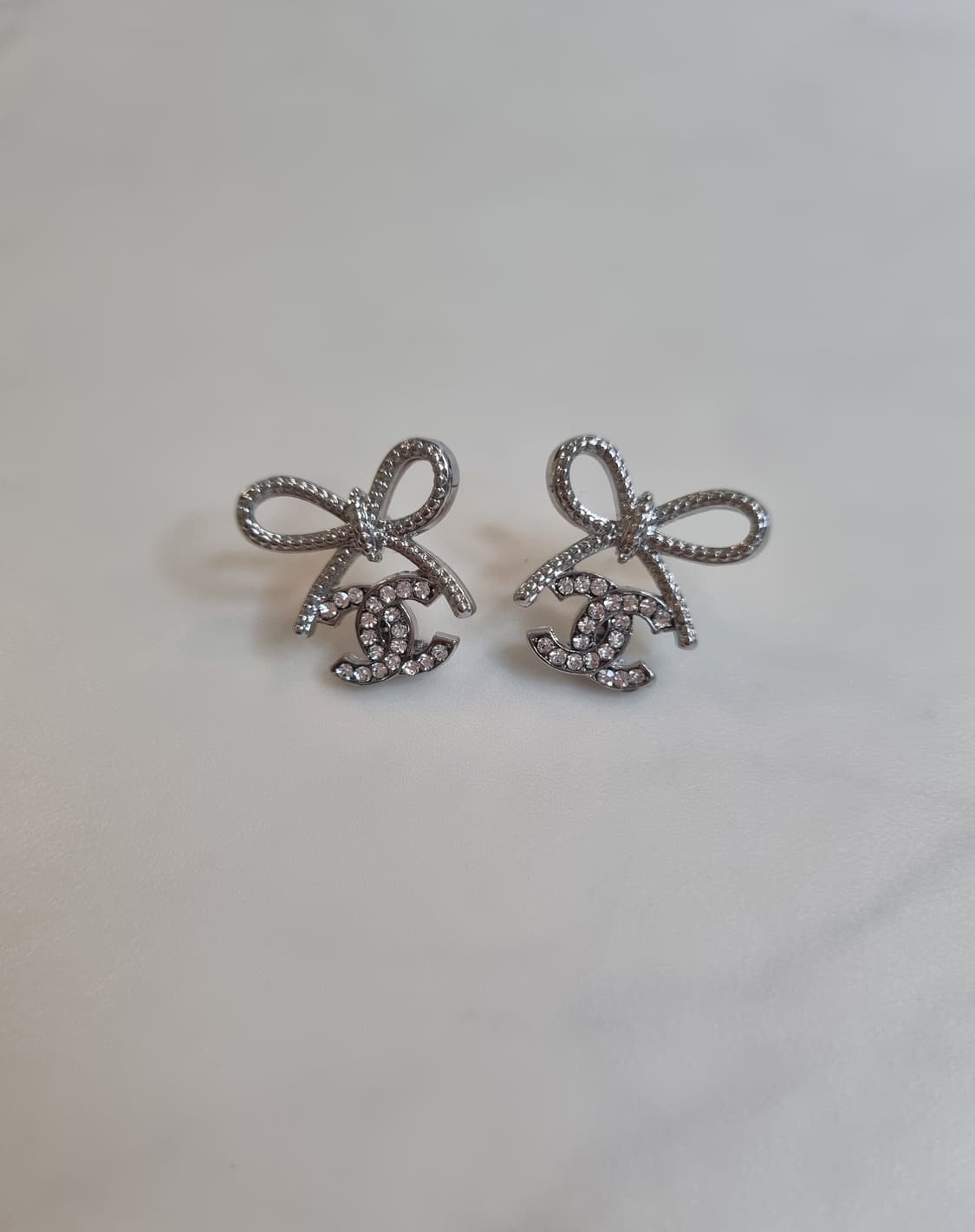 샤넬 업사이클링 은장 리본 귀걸이 상품이미지1