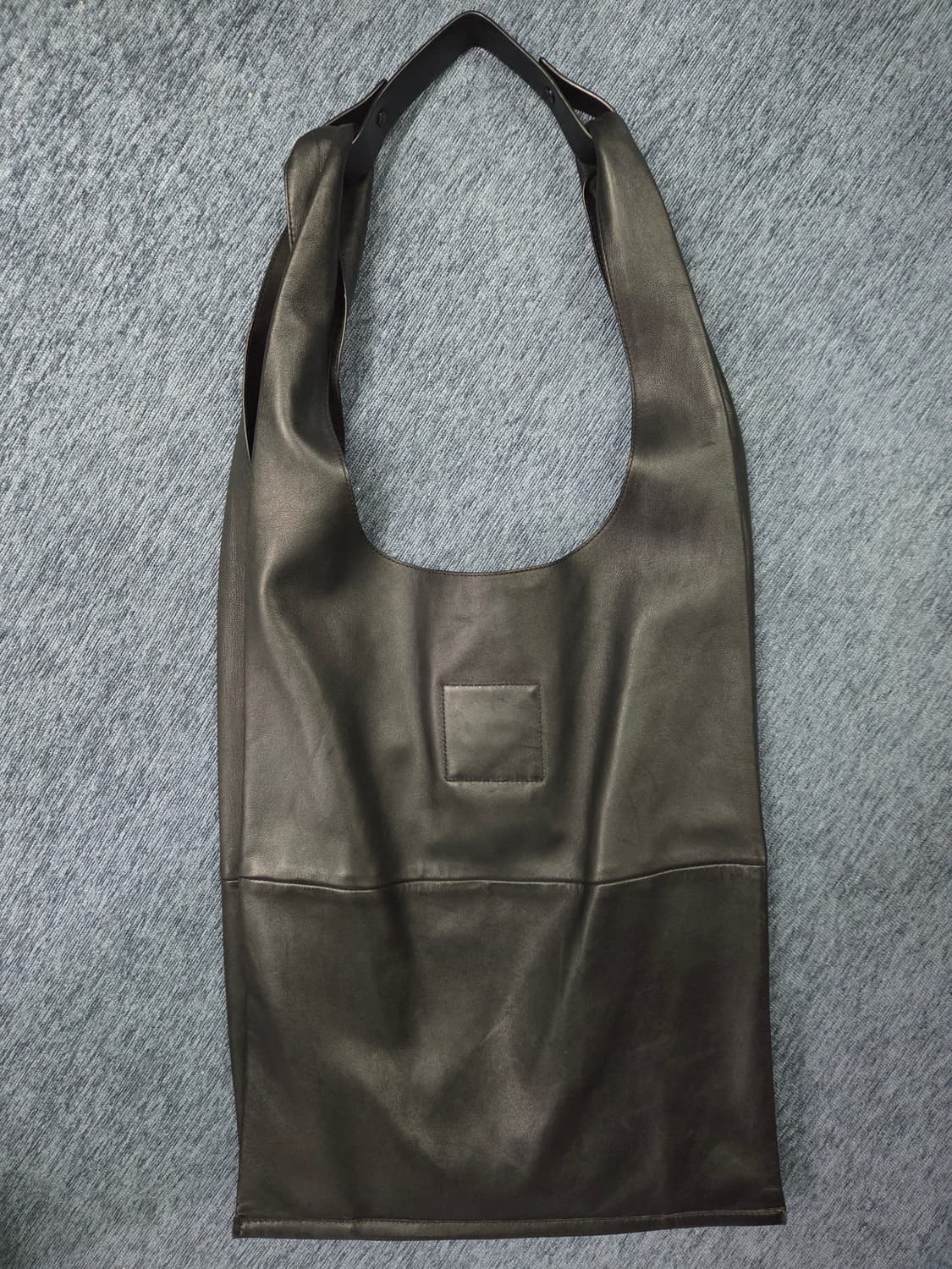 Cos 슬라우치 가죽 토트백 상품이미지3