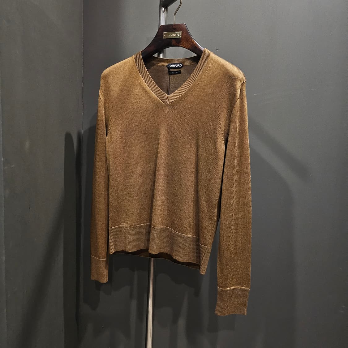 톰포드 실크 울 브이넥 니트 상품이미지1