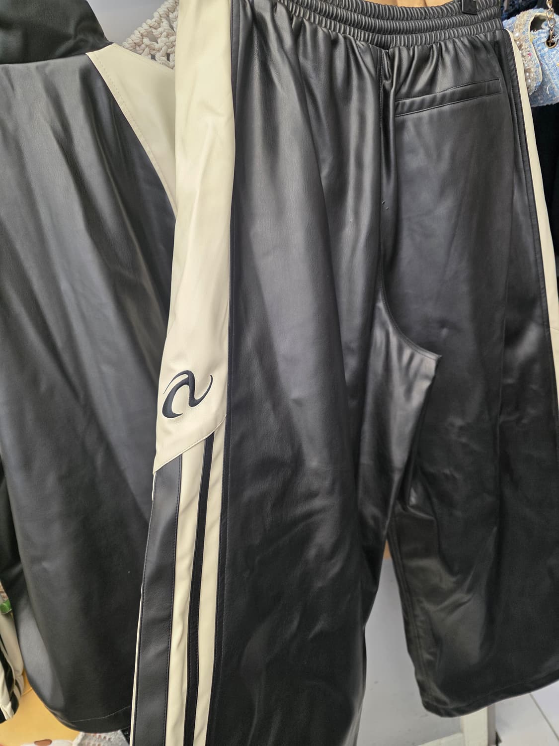 새상품)널디 에코 레더 트렉 져지 셋업 M 상품이미지6